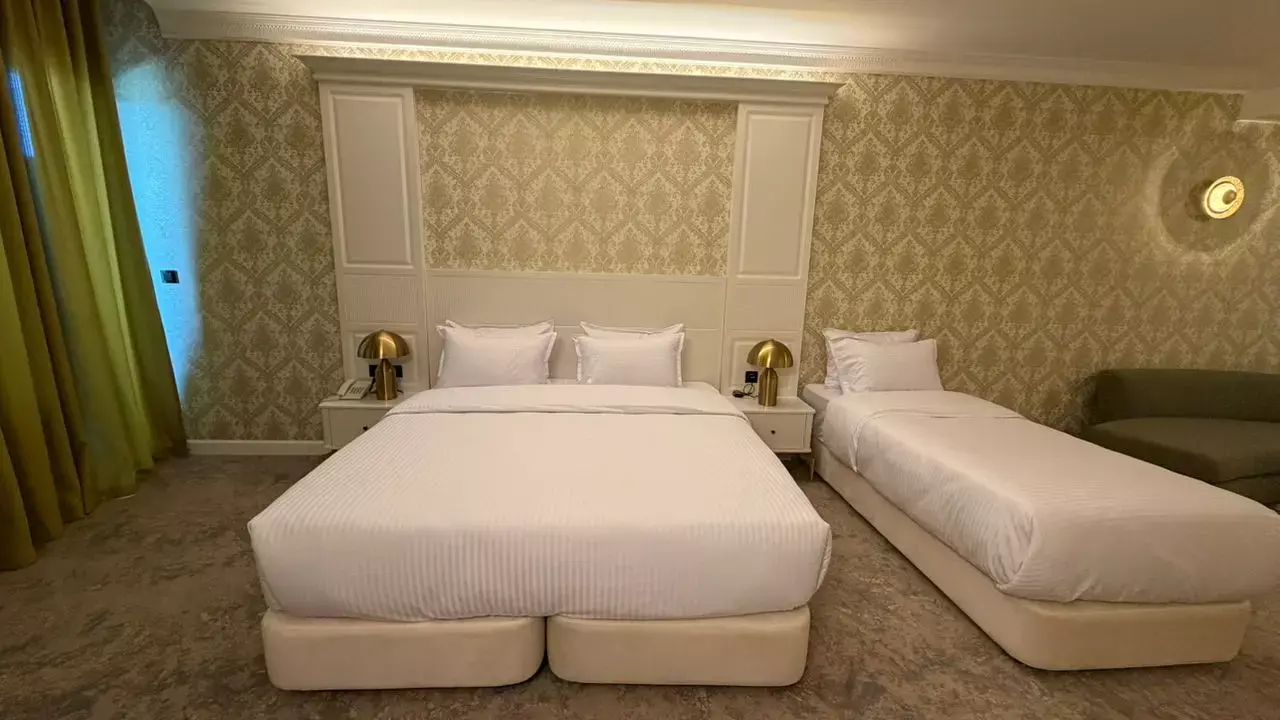 Alibaba https://cdn.alibaba.ir/ostorage/hotel-accommodation-images/6950e7b56b43e2b9afa3b93c_سه تخته.webp